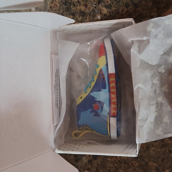 Disney Lacers - Snow White - Picture 6 of 6